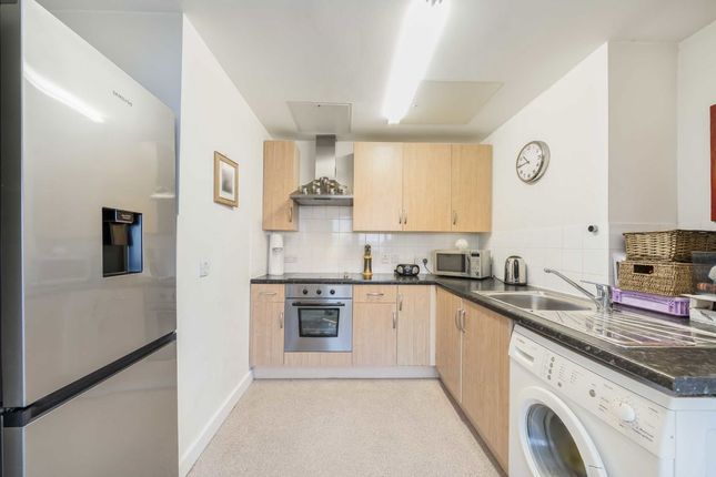 184 Ashburton Triangle, Drayton Park, London photo 3