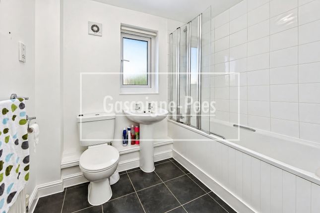 11, Kingston upon Thames photo 4