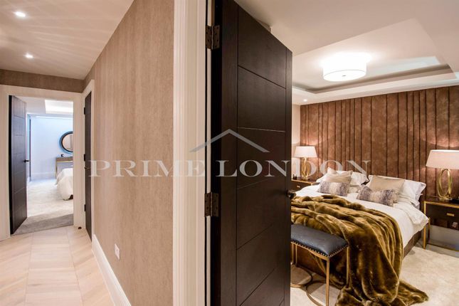 Flat for sale in Betterton Street, Covent Garden, London