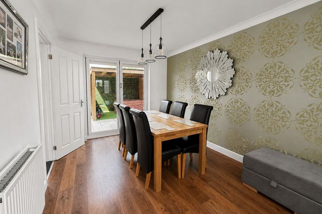 16, Coed-y-cadno, Bridgend photo 3