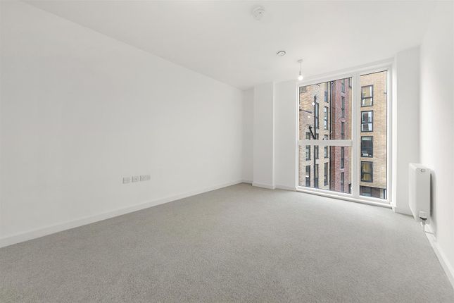 Flat for sale in Copeland Road, London