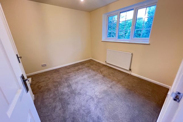 108, Rochford Drive, Luton photo 4