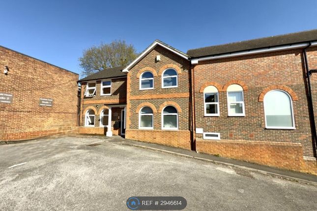 Stratfield House, High St, Crowthorne photo 2