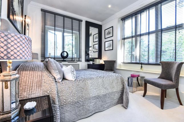 Terraced house to rent in Frognal, Hampstead