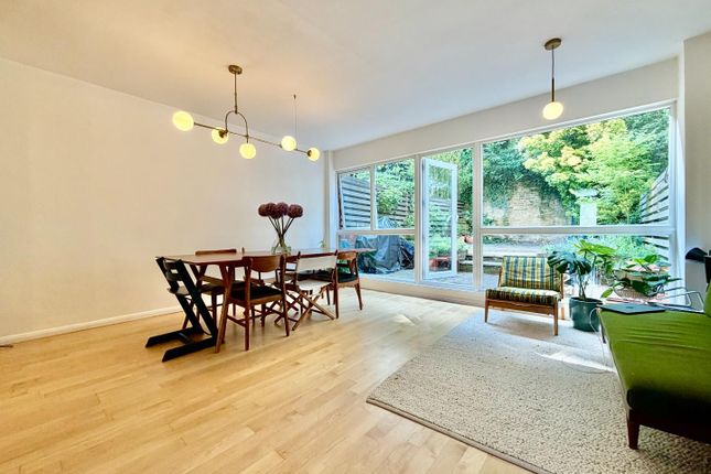 16, Grassmount, London photo 3