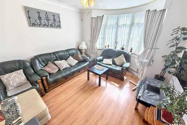 19, High Mead, Luton photo 3