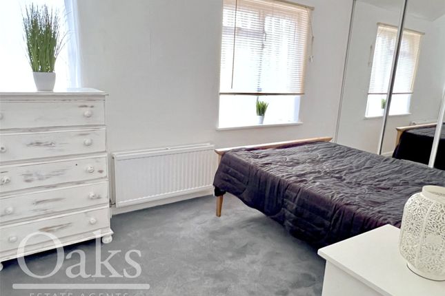 13, Ritchie Road, Surrey photo 4