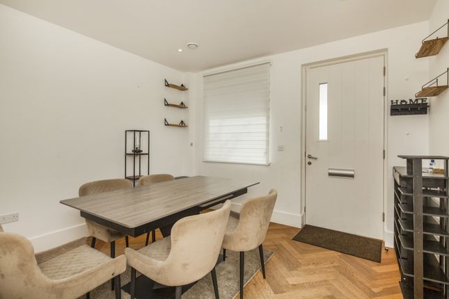 9a, Ravensdale Gardens, London photo 2