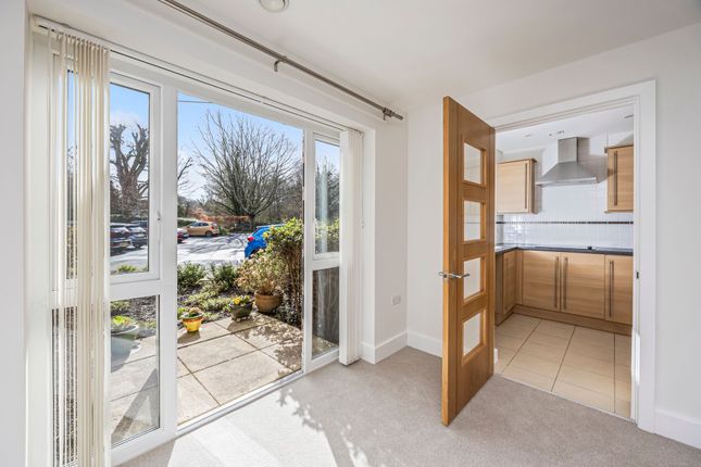 8 Foxmead Court Meadowside, Pulborough photo 3
