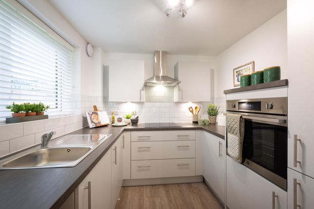 Flat 33, Manns Lodge, Cranleigh photo 4