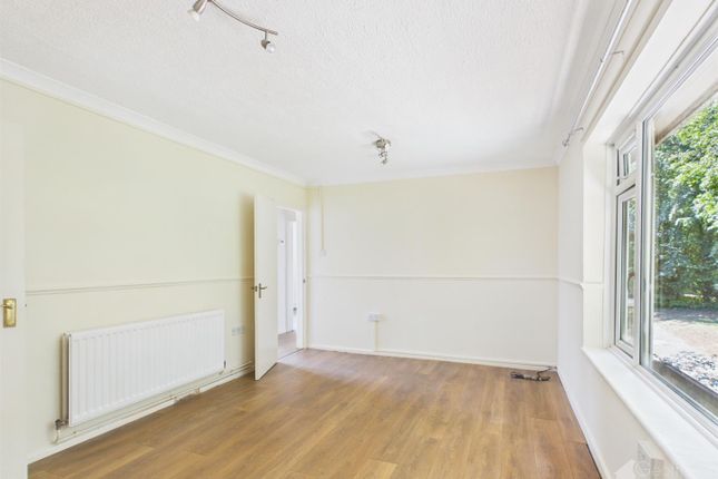 169, Kingsland, Harlow photo 3