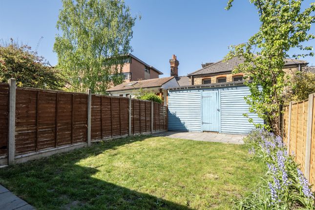 23, Gresham Close, Enfield photo 2