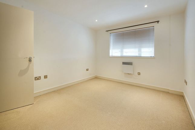 Flat to rent in Barrier Road, The Eye