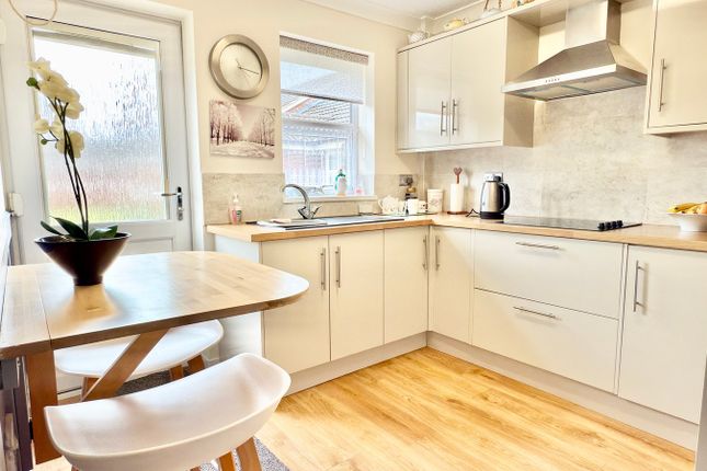 2-bed house on 36, Shephard Mead, Tewkesbury, £240,000