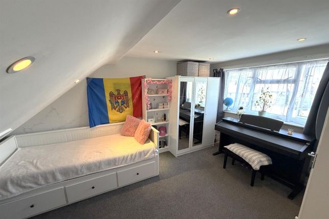 211A, Roxeth Green Avenue, Harrow photo 5
