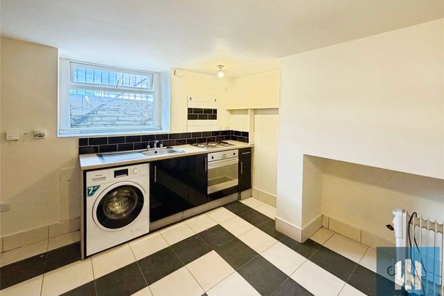 Basement Flat, 43B, Lower Fitzwilliam Street, Huddersfield photo 2