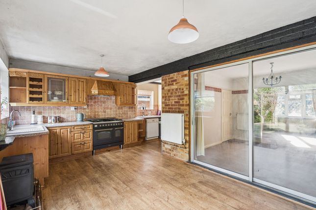 3 Perry Mead, Bushey photo 3