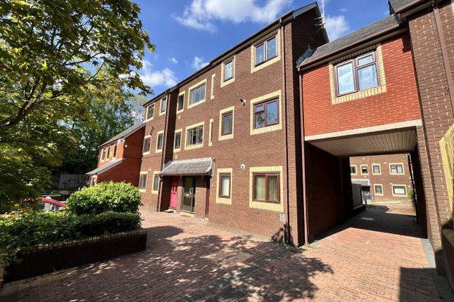 Flat to rent in St Helens Close, Abergavenny