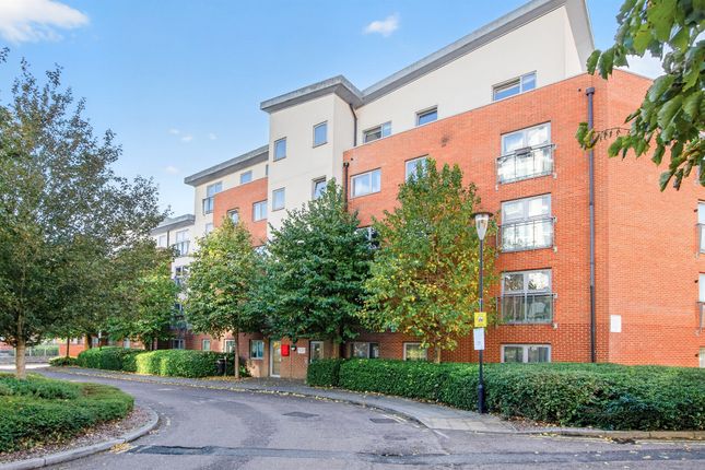 2-bed flat on Charrington Place, St. Albans, £350,000