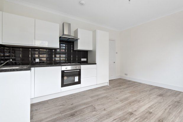Flat to rent in North Street, Bromley