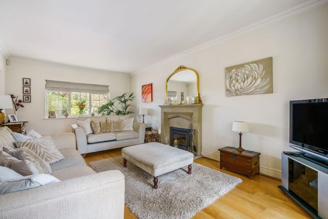 30, Hawksworth Lane, Leeds photo 2