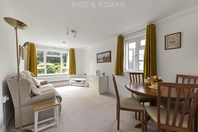 35 The Firs, Firs Close, Esher photo 3