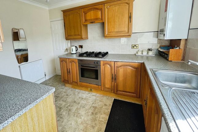 1 Greenfields Avenue, Bridgend photo 3