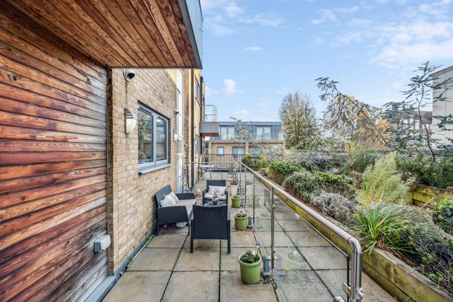 Maisonette to rent in Wyfold Road, Fulham