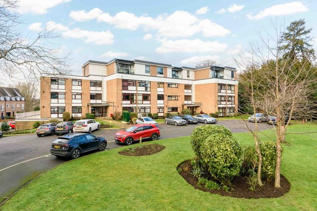 2-bed flat on 20, Beechcroft Manor, Weybridge, £300,000