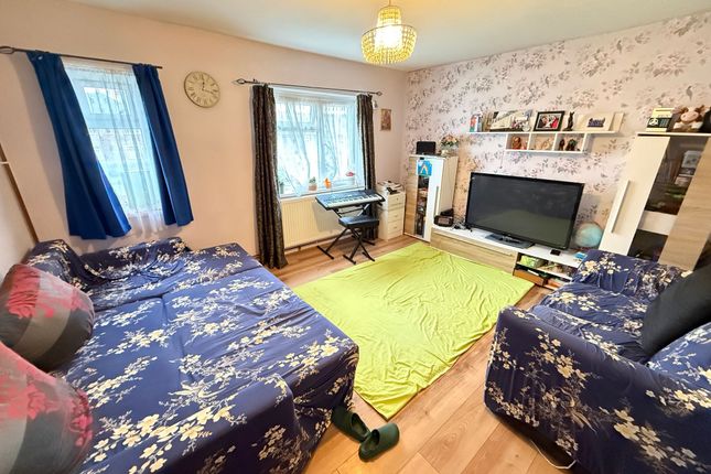 7 Ludlow Mead, Watford photo 2