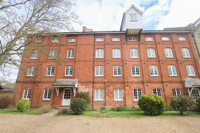 Thumbnail Flat to rent in Newmarket Road, Great Chesterford, Saffron Walden