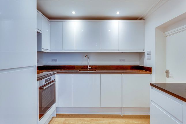 Flat for sale in River Terrace, Henley-On-Thames, Oxfordshire