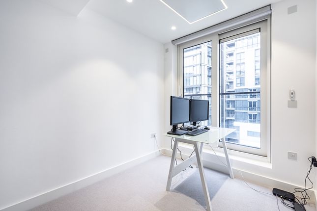 Flat to rent in Praed Street, London