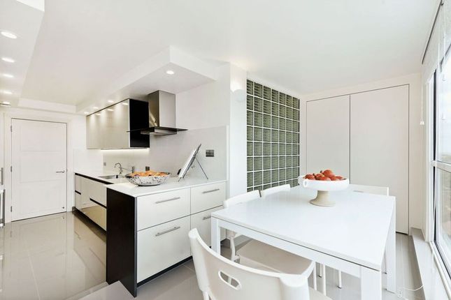 Flat to rent in Boydell Court, St Johns Wood Park
