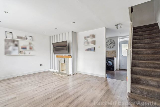 10 Puttenham Close, Watford photo 2