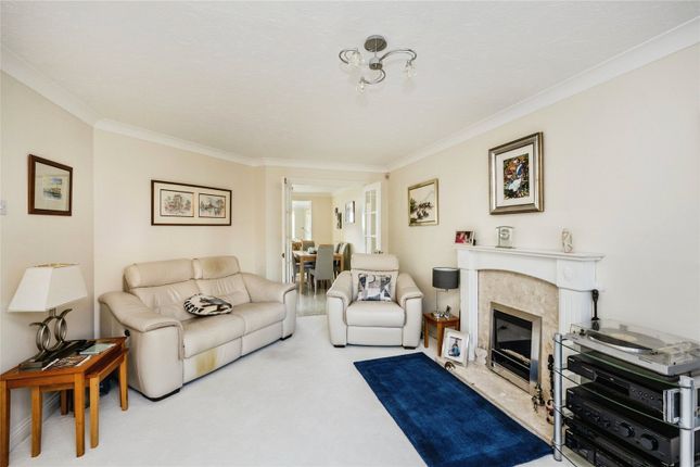 28, Cowper Close, Abertawe photo 3