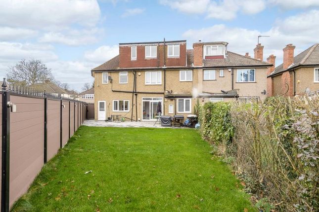 52, Sylvia Avenue, Hatch End, Pinner photo 4