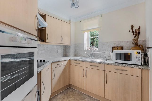 19 Walkers Court, Southdown Road, Harpenden photo 3