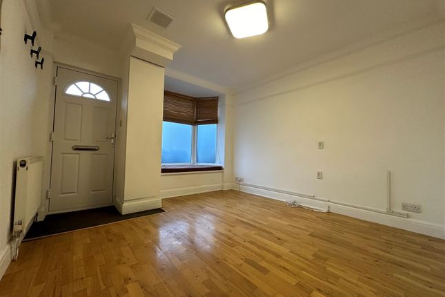 52, Leavesden Road, Watford photo 2