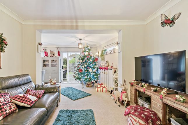 32, Chequers Orchard, IVER photo 2
