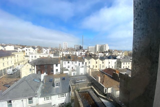 Flat to rent in Brunswick Square, Hove
