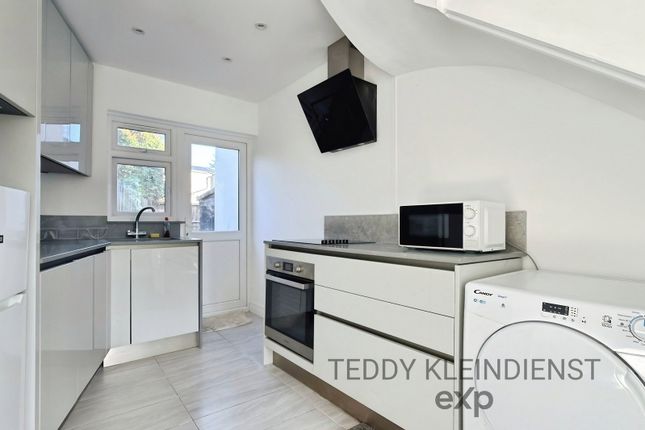 2a, Bazalgette Gardens, New Malden photo 3
