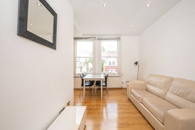 Flat to rent in Frognal, Hampstead, London