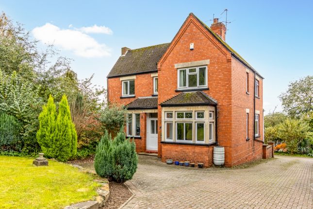 Thumbnail Detached house for sale in Cross O'cliff Hill, Lincoln, Lincolnshire
