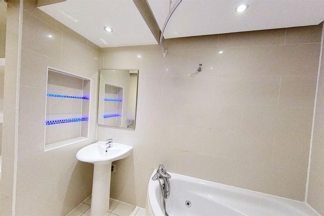 Flat 5, 81, Chiltern Street, London photo 2