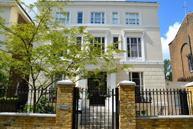 Flat to rent in Hamilton Terrace, London