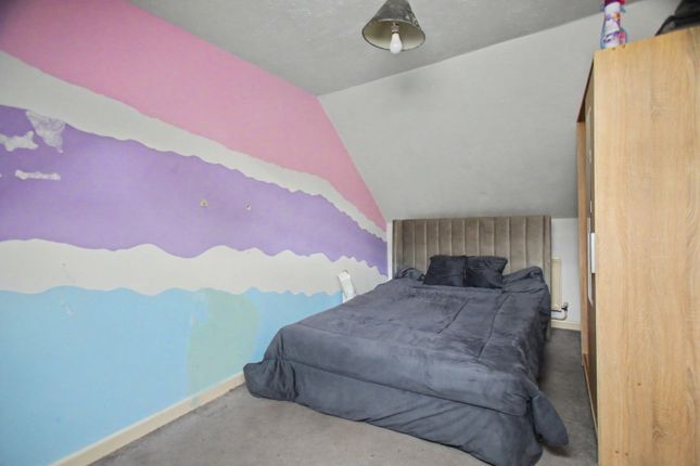 7, Stanley Street, Caerphilly photo 4