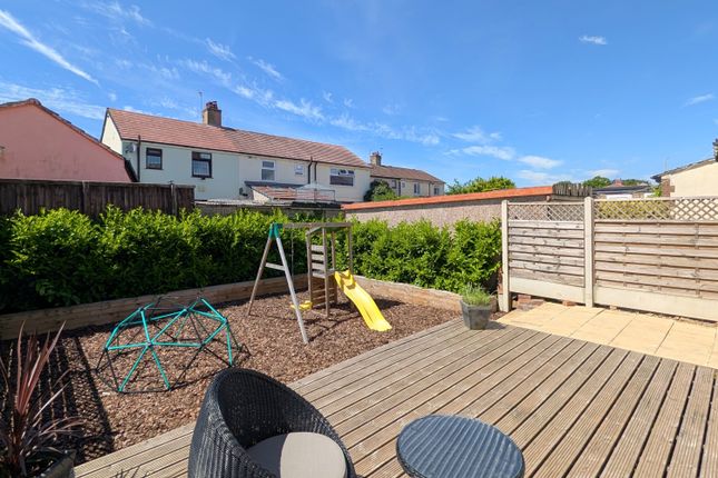28, EXLEY GARDENS, HALIFAX photo 3