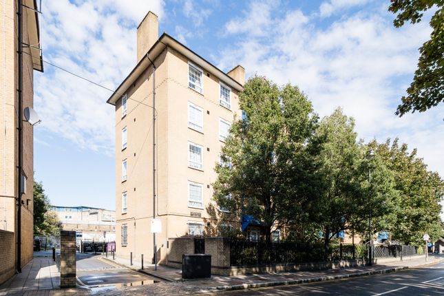 Flat to rent in Grenada House, Limehouse Causeway, Westferry