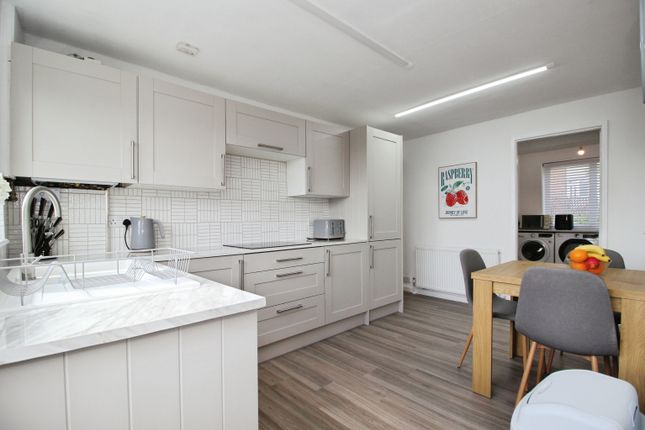 20, Cherry Tree Walk, Wakefield photo 2